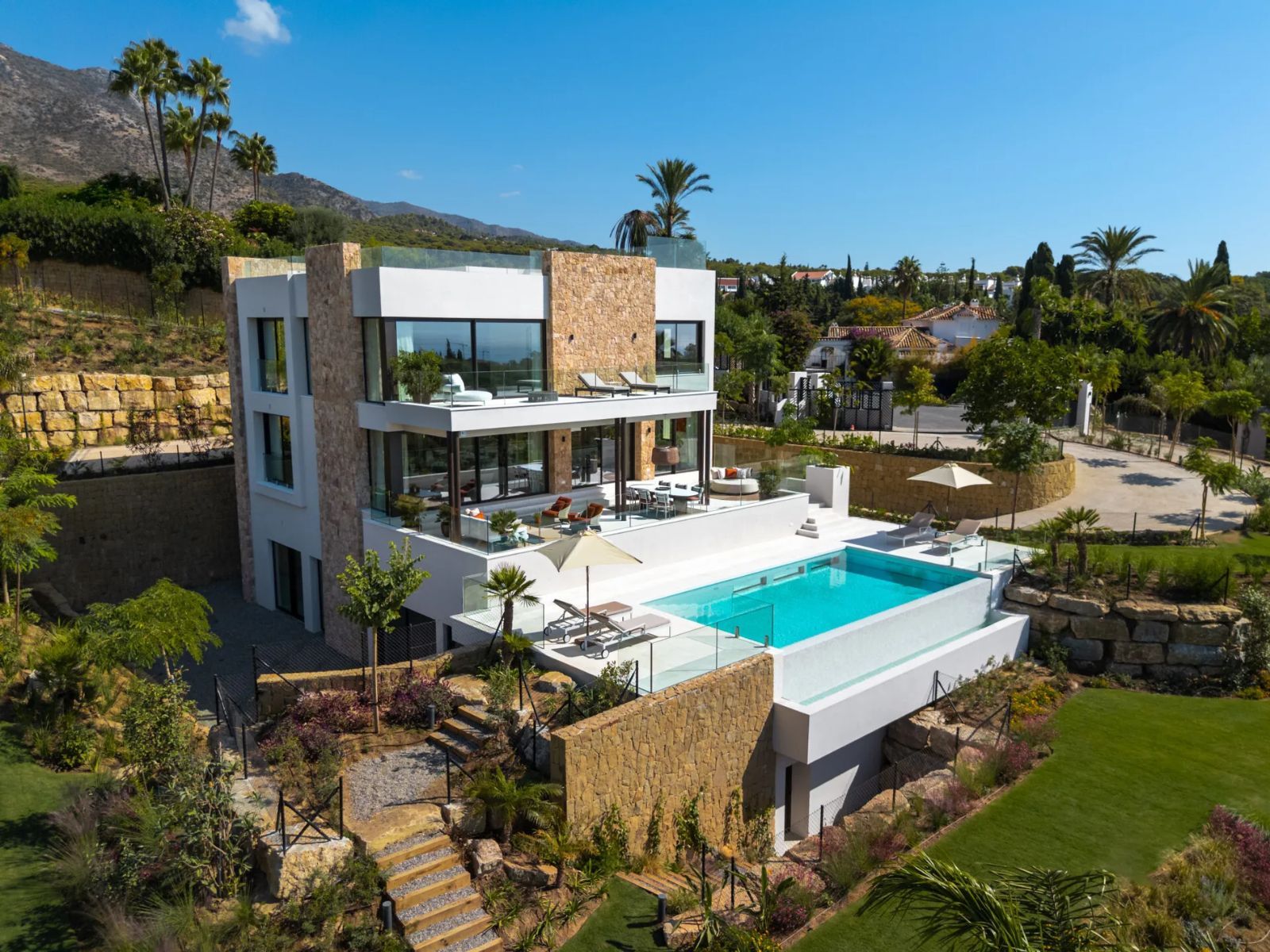 5 Bed Detached Villa in Marbella i Marbella — Villa