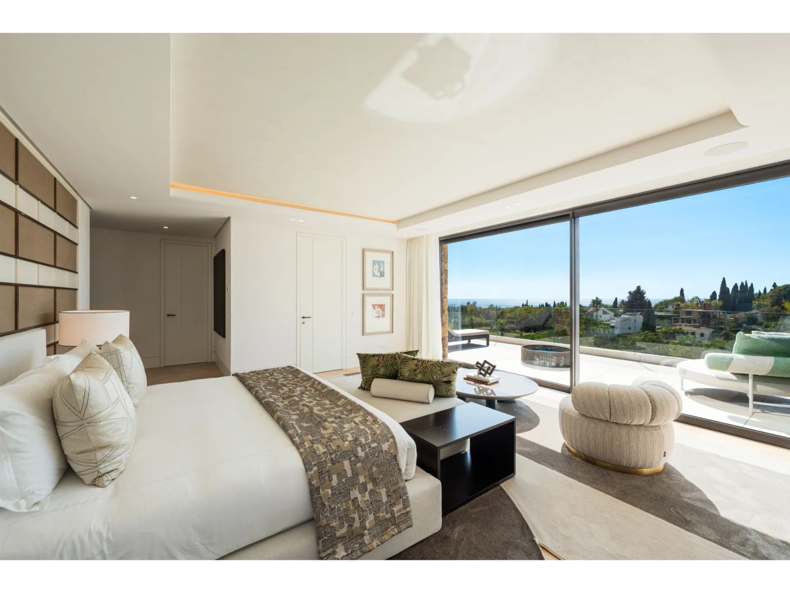 02 luxury bedroom with ocean view