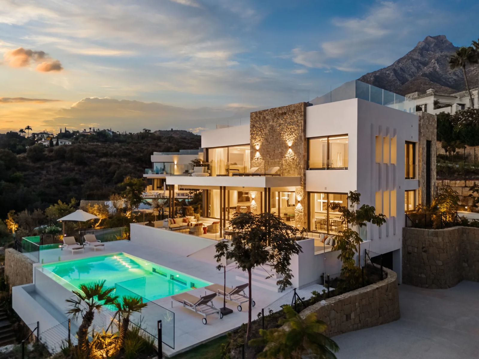 09 modern luxury villa swimming pool